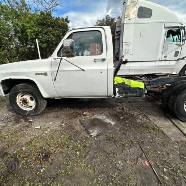 1987 GMC Sierra (Classic) 3500
Regular Cab • Work Truck Pickup 2D...