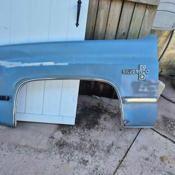 1988-1998 Chevrolet GMC Silverado
Sierra Fender Moldings OEM NOS