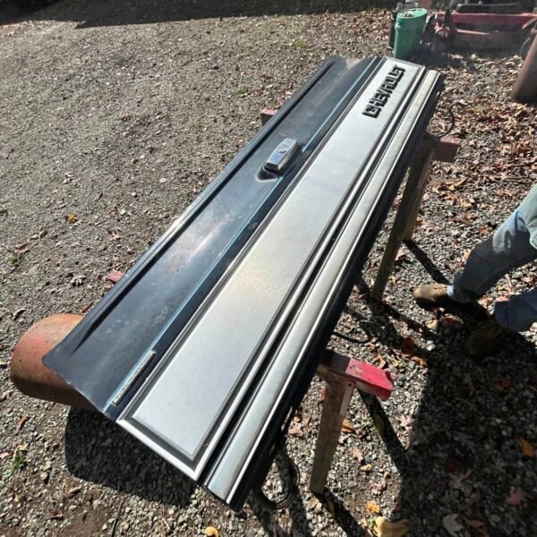 Chevy Blazer tailgate