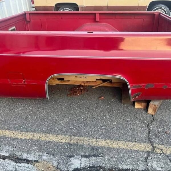 Squarebody truck long bed