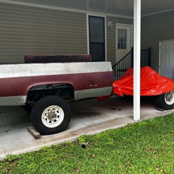 1983 Chevrolet 2500 Regular Cab &
Chassis